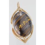 9ct oval tigers eye pendant, weight 10.9g