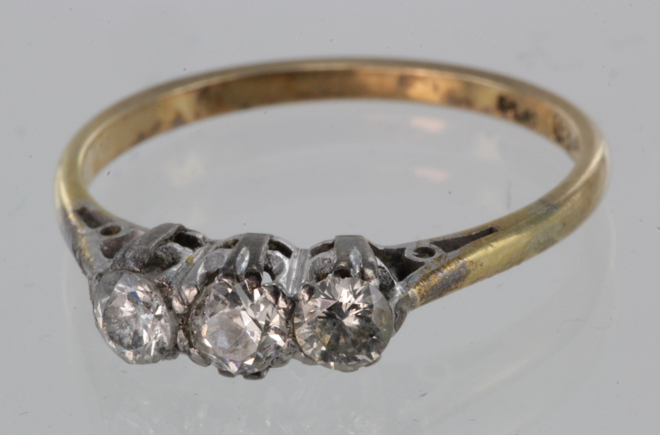 18ct Gold three stone Diamond Ring approx 0.45ct weight size O weight 2.2g