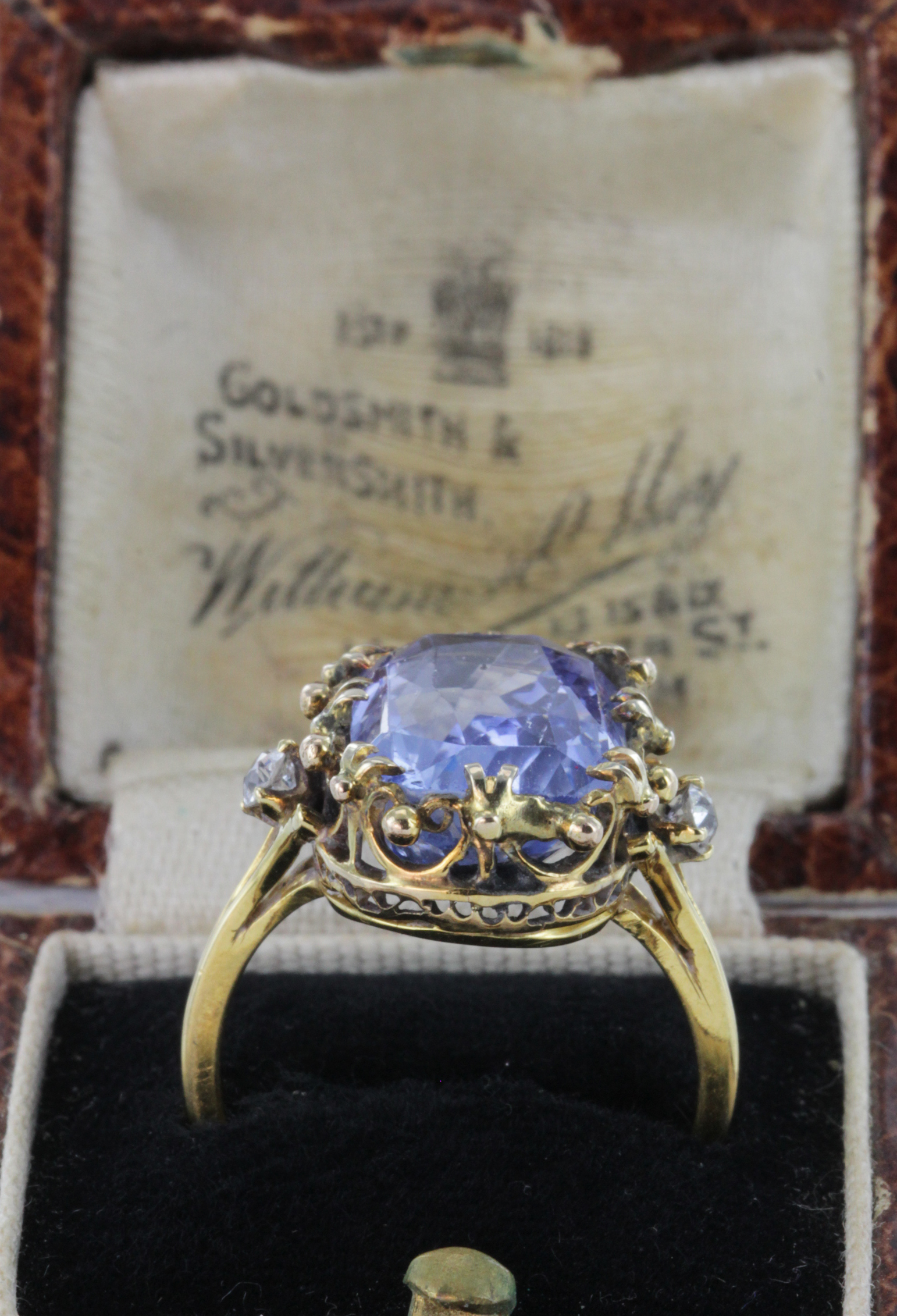 18ct yellow gold ring set with large cushion shaped sapphire with single diamond on each shoulder, - Image 2 of 4