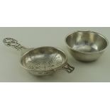 Silver hallmarked Tea Strainer and cup stand James Edward Barry Sheffield A 1943. Weight 70g