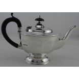 Silver teapot hallmarked for E.V. (Viner's Ltd) Sheffield, 1930. Weighs 14oz approx (includes wooden