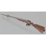 9ct brooch in the form of a "Purdey" Shotgun / Rifle, hallmarked Birmingham 1960. total weight 6.4g