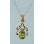 9ct single peridot in scroll pendant mount on fine chain, weight 2.6g