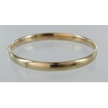 9ct yellow gold hinged plain bangle with box clasp fastening, weight 11.9g