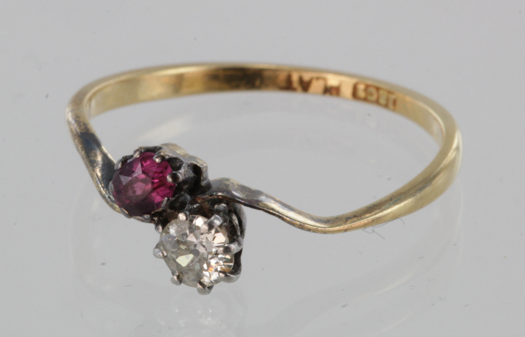 18ct Gold Diamond and Ruby Ring size P weight 2.0g