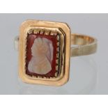 18ct Gold Cameo Ring size Q weight 5.7g