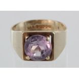 9ct Gold Amethyst set Ring size J weight 3.4g