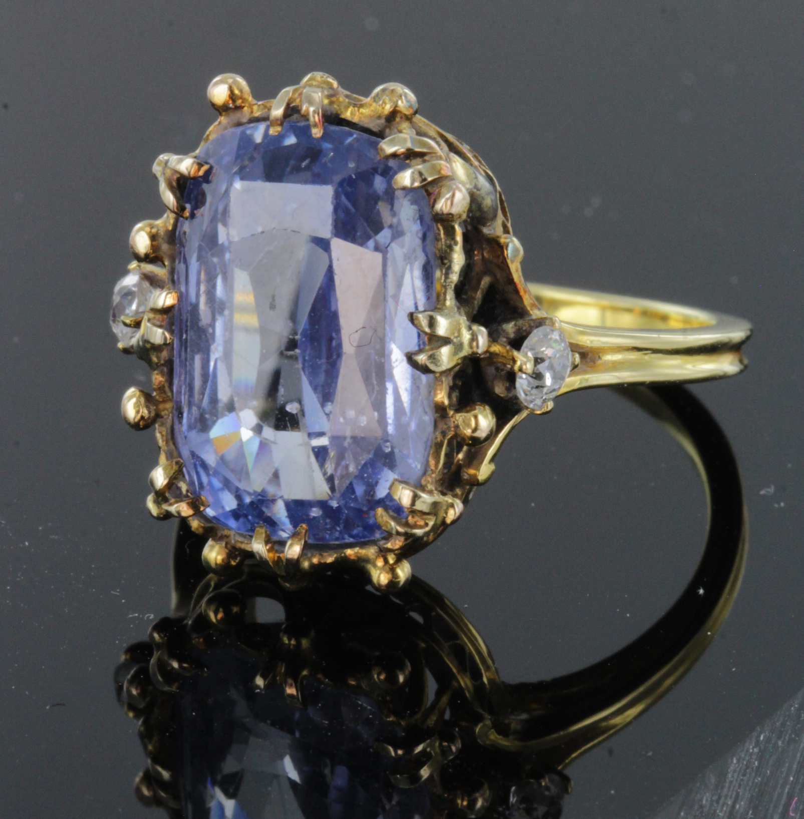 18ct yellow gold ring set with large cushion shaped sapphire with single diamond on each shoulder, - Image 4 of 4