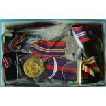 Medals - wide ranging collection of British and World Medals, full size and miniature, worth a