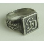 German WW2 mans finger ring with "GD" Grosse Deutchland to front, oakleaves to sides. VF