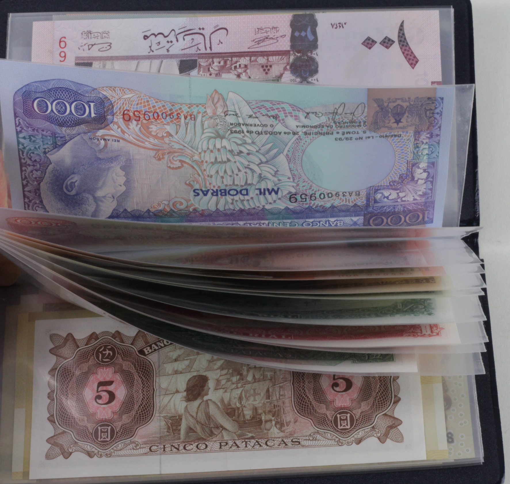 World (22) in small Leuchturm Banknote album, including Korea 50,000 Won (2009), Macau 5 Patacas (