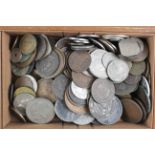 Coins - mixed lot - includes some old copper coins, come in a box. (166 approx)