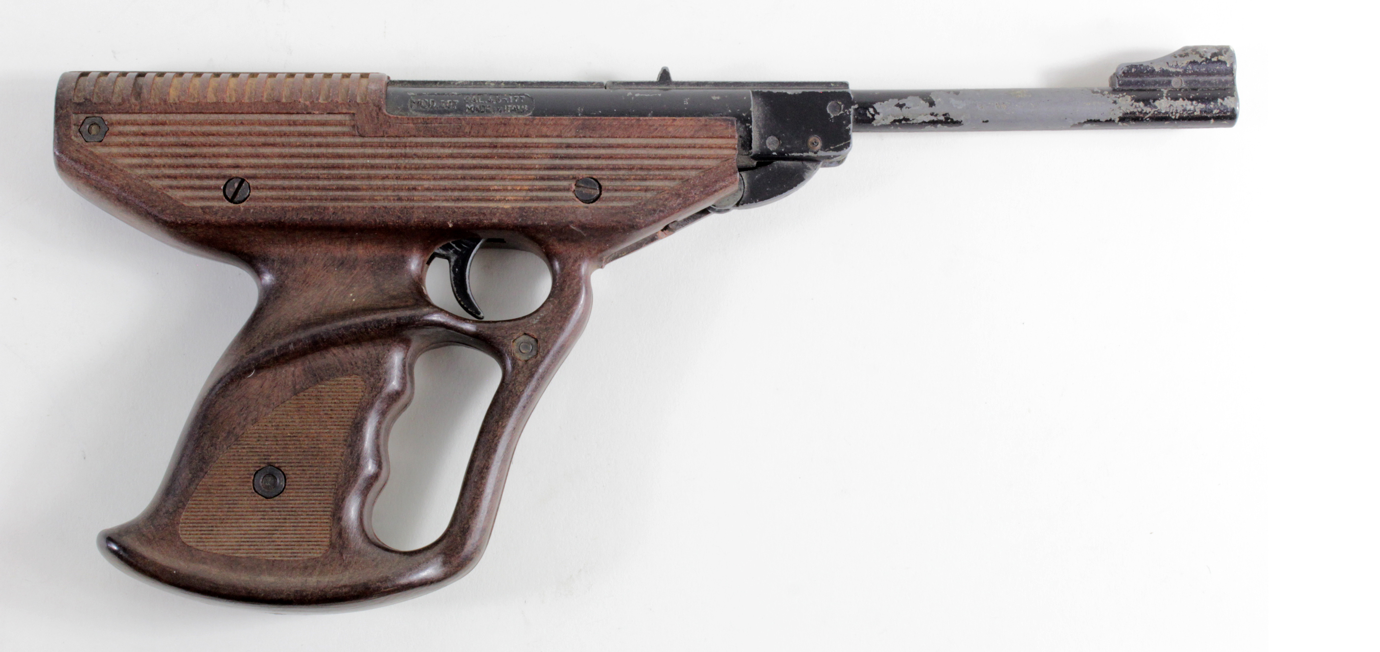 Air pistol by Domini of Italy. Cal .177. Barrel 7". Contoured grip. In good w/order. Paint worn,