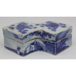 Chinese porcelain blue & white trinket box, circa 18th Century, with Chinese marks to base, height