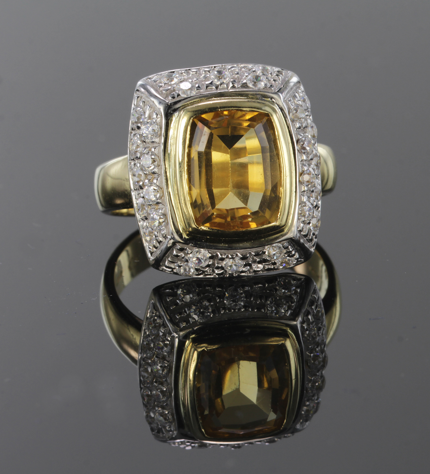 18ct Gold Citrine and White Sapphire Ring size N weight 8.1g