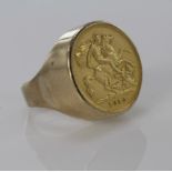 9ct gold ring set with a 1910 half sovereign, size P, weight 10.9g