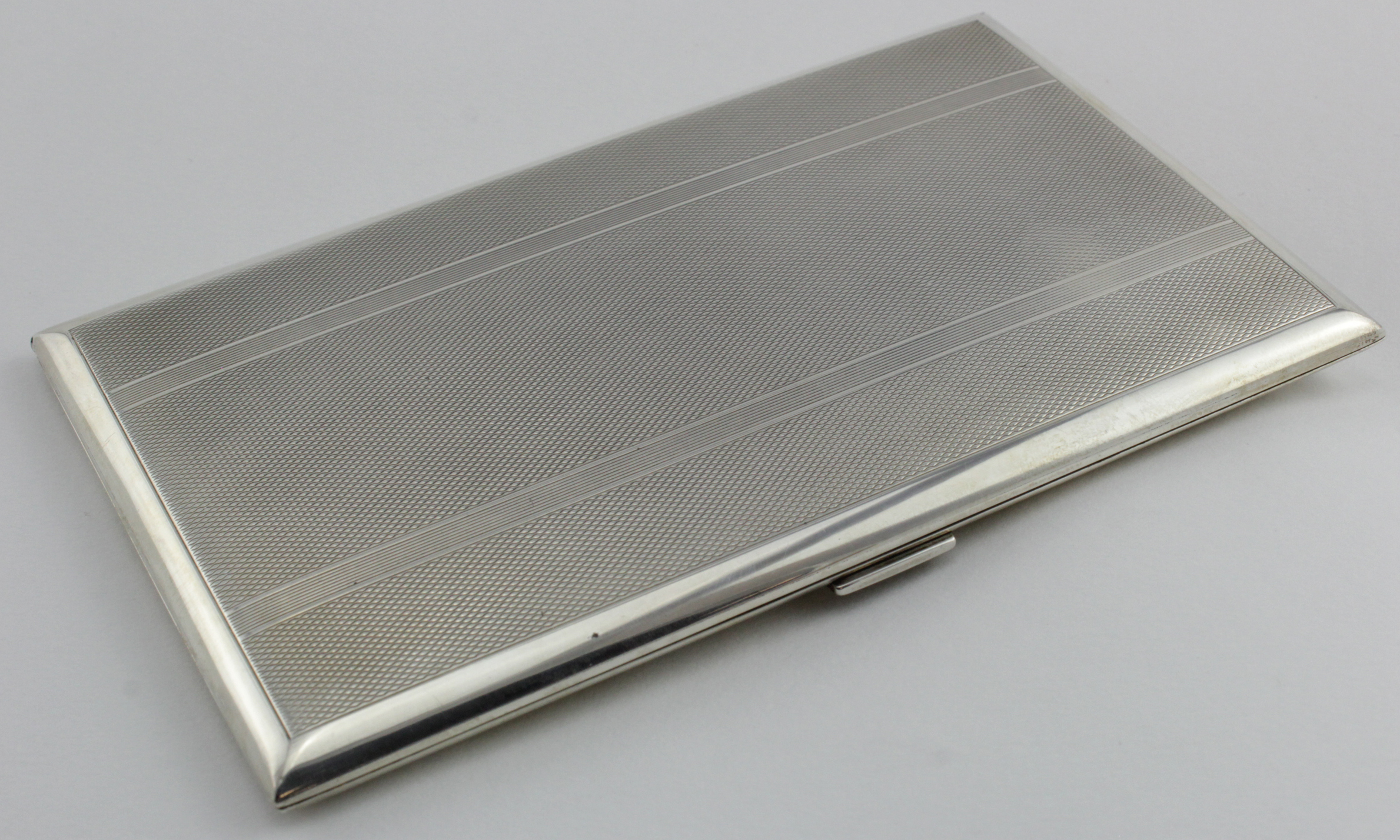 Lovely quality silver engine turned cigarette case - very good condition. Hallmarked S.Ld. (Suckling
