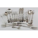 Mixed lot of 800 grade continental silver (probably German). 18 items in all - (all stamped 800) -