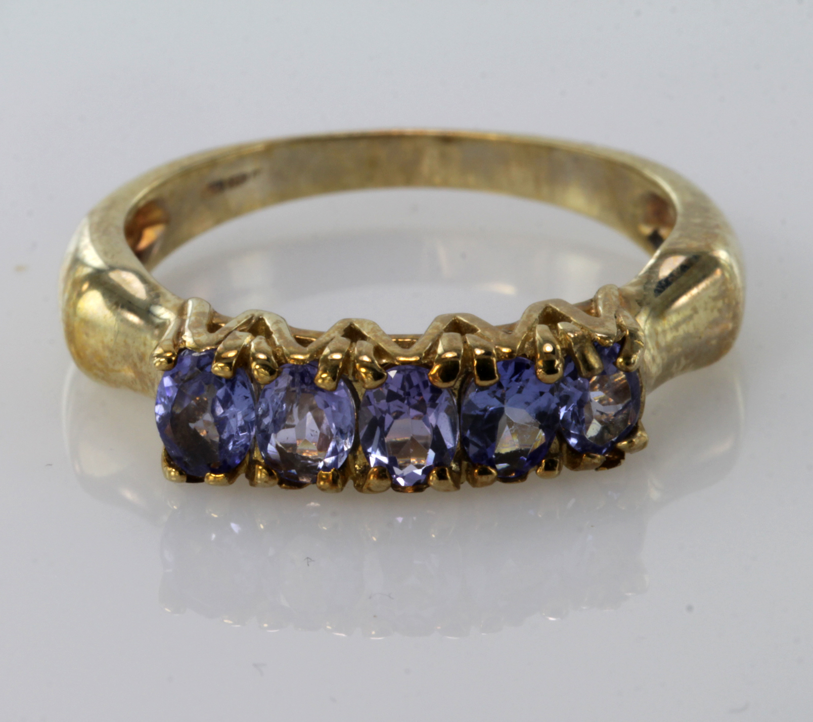 9ct Gold Tanzanite set Ring size O weight 3.4g