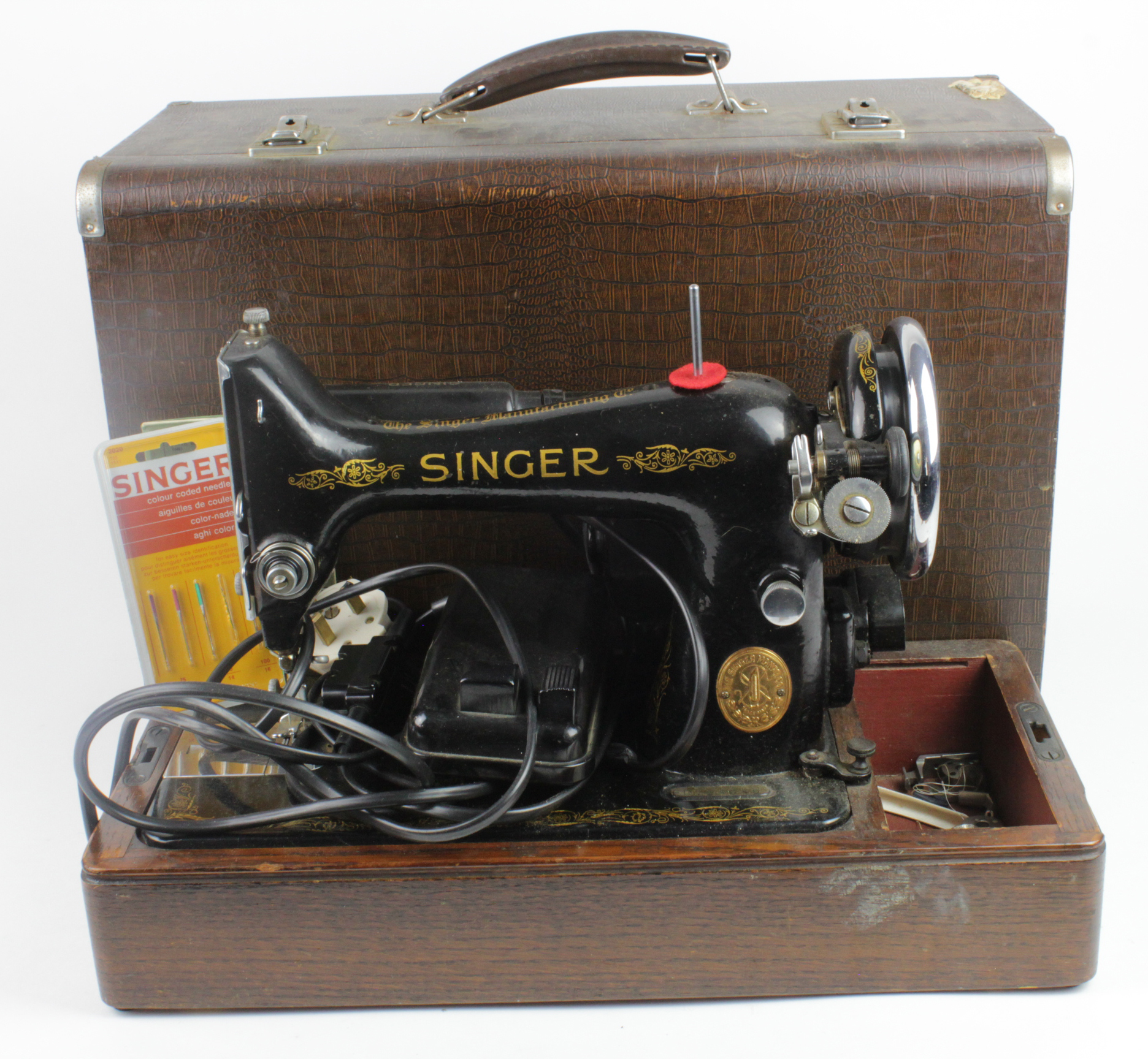 Singer sewing machine (no. 99), contained in original fitted case (buyer collects)