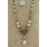 9ct yellow gold necklace set with faux pearls, weight 4.5g