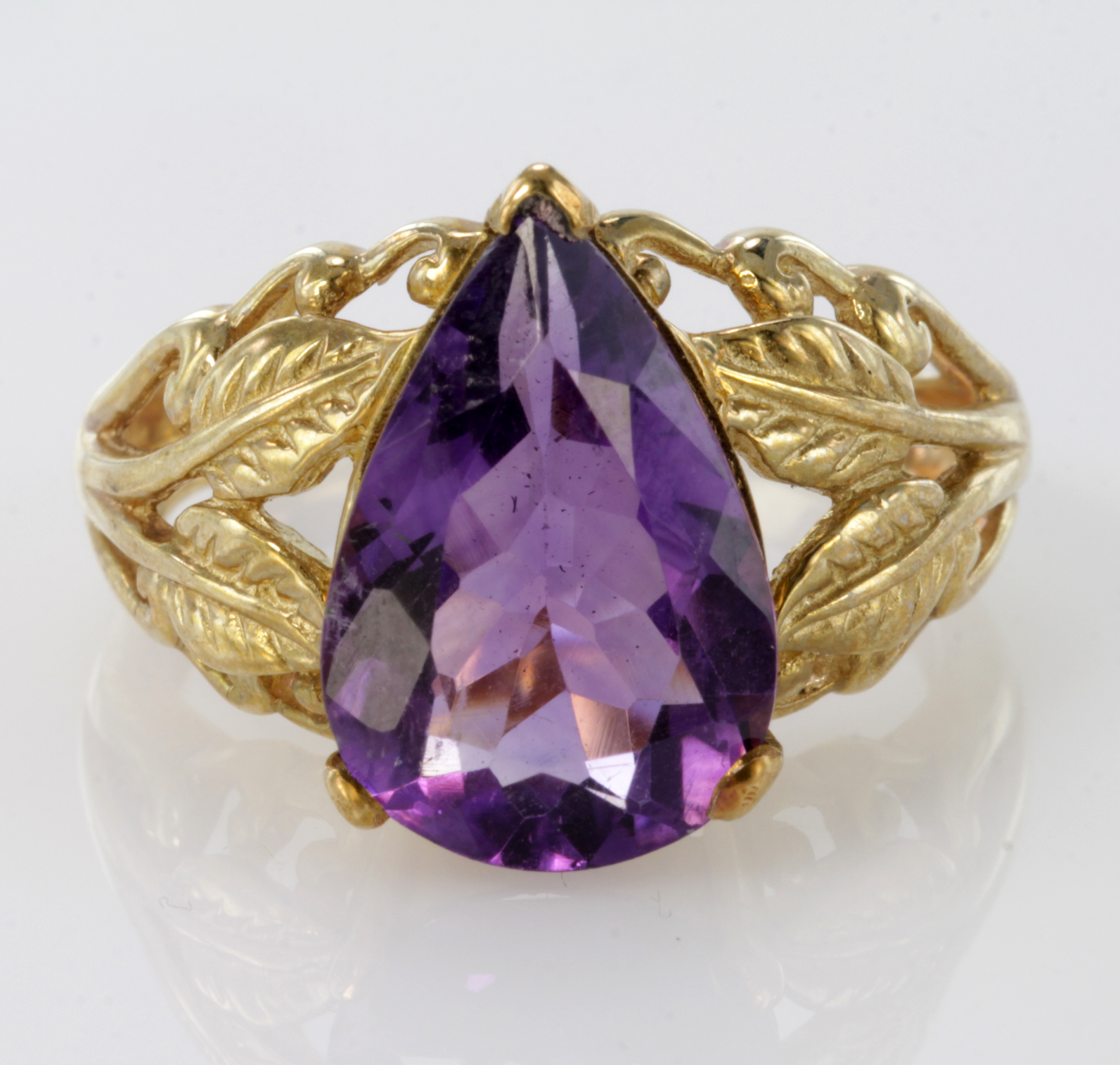 9ct Gold Amethyst set Ring size P weight 5.6g