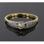 18ct Gold Diamond set Ring size O weight 2.0g