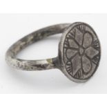 Medieval circa 1400 AD french silver ring with floral pattern, 15mm