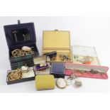 Mixed 9ct / yellow metal jewellery along with costume jewellery in a small stacker box