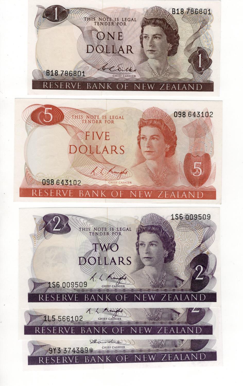 New Zealand (5), 2 Dollars issued 1977 - 1981, scarce STAR REPLACEMENT note, (TBB B111d, Pick164d)