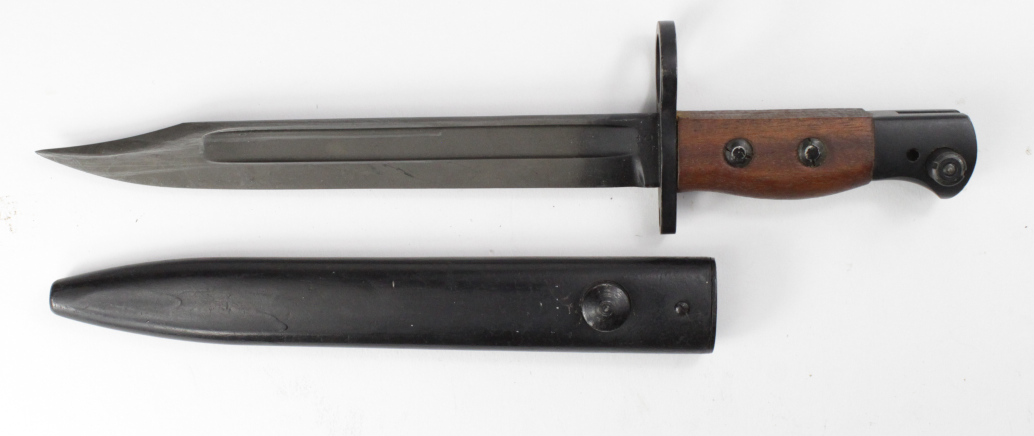 Bayonet: No5 MK1 for the Lee Enfield Jungle Carbine. Parkerised Bowie blade 8". Ricasso marked 'W.