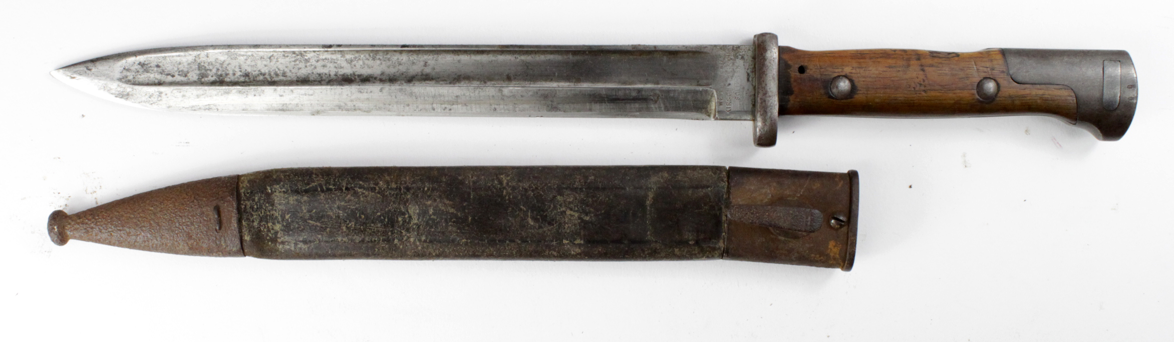 Bayonet: A good Imperial German Model 1884/98 knife bayonet, widely used in WW1. Scabbard