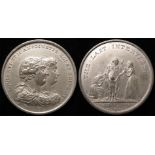 British / French Commemorative Medal, white metal d.38mm: Louis XVI and Marie Antoinette 'THE LAST