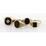 Mixed lot of 9ct Gold Onyx Gents Rings weight 10.1g