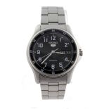 Gents Seiko 5 automatic wristwatch, the black dial with white arabic numerals and day/date