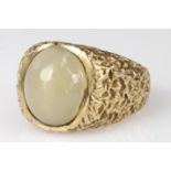 9ct Gold Moonstone Ring size R weight 7.9g