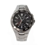 Gents Seiko Kinetic 100m wristwatch, the black dial on a stainless steel bracelet, In a "