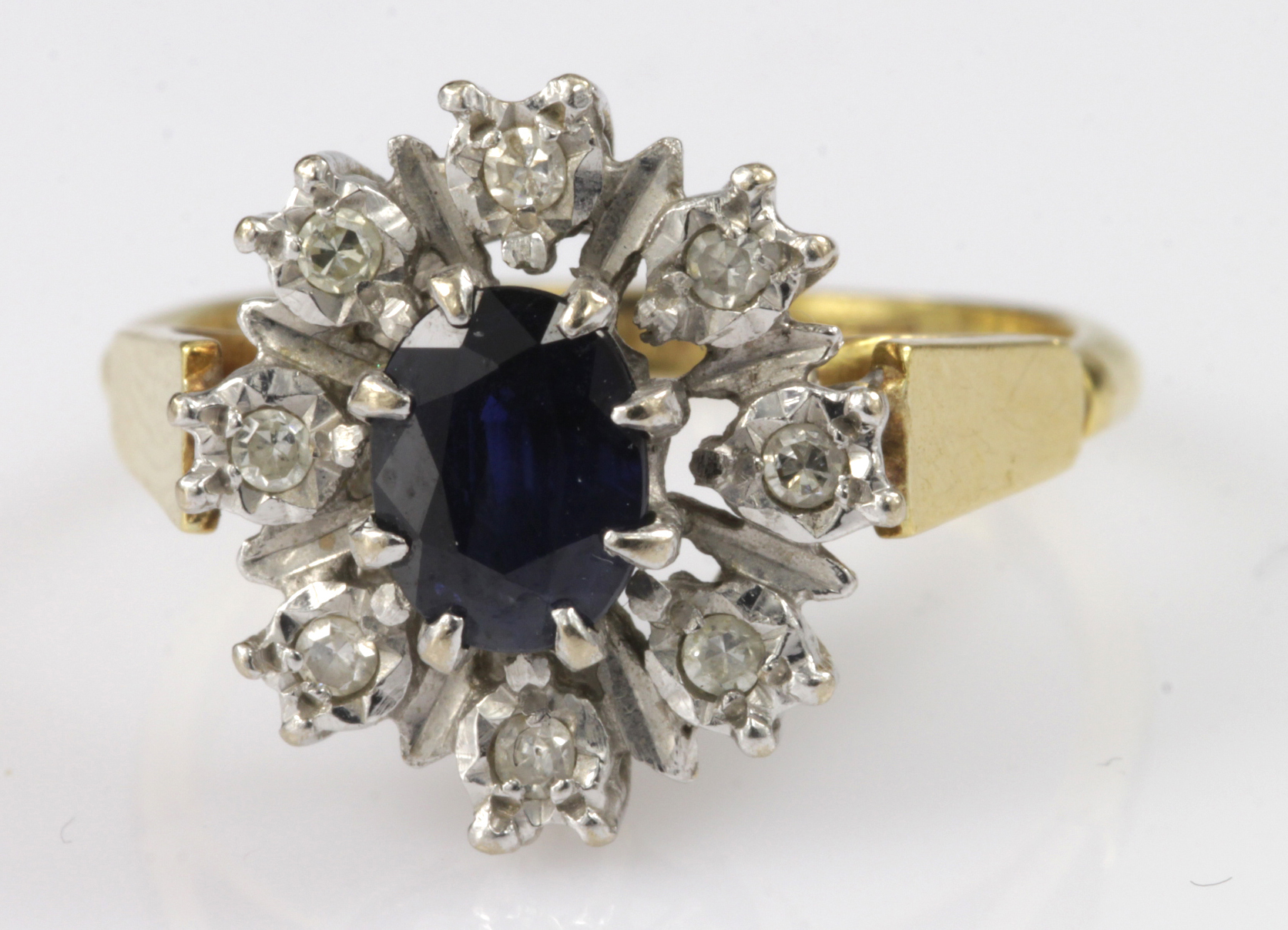 18ct Gold Sapphire and Diamond Ring size M weight 4.9g