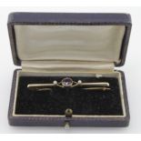 15ct gold brooch set with single amethyst and two pearls, weight 3.4g