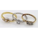 18ct White and Yellow Gold Diamond set Rings (3) weight 9.7g