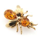 Yellow metal (tests 9ct) Amber set Bee Brooch weight 2.6g