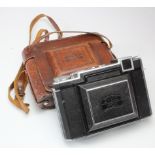 Zeiss Ikon Super Ikonta 532/16 folding camera, contained in original leather case (untested, sold as