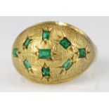 18ct gold bomb style ring set with emerald, finger size M, weight 5.7g