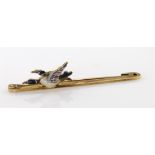 15ct gold and enamelled bar brooch depicting a duck in flight, total weight 3.6g