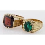 9ct gold gents. Ring set with rectangular garnet, finger size R, weight 7.5g. 14ct gold ring set