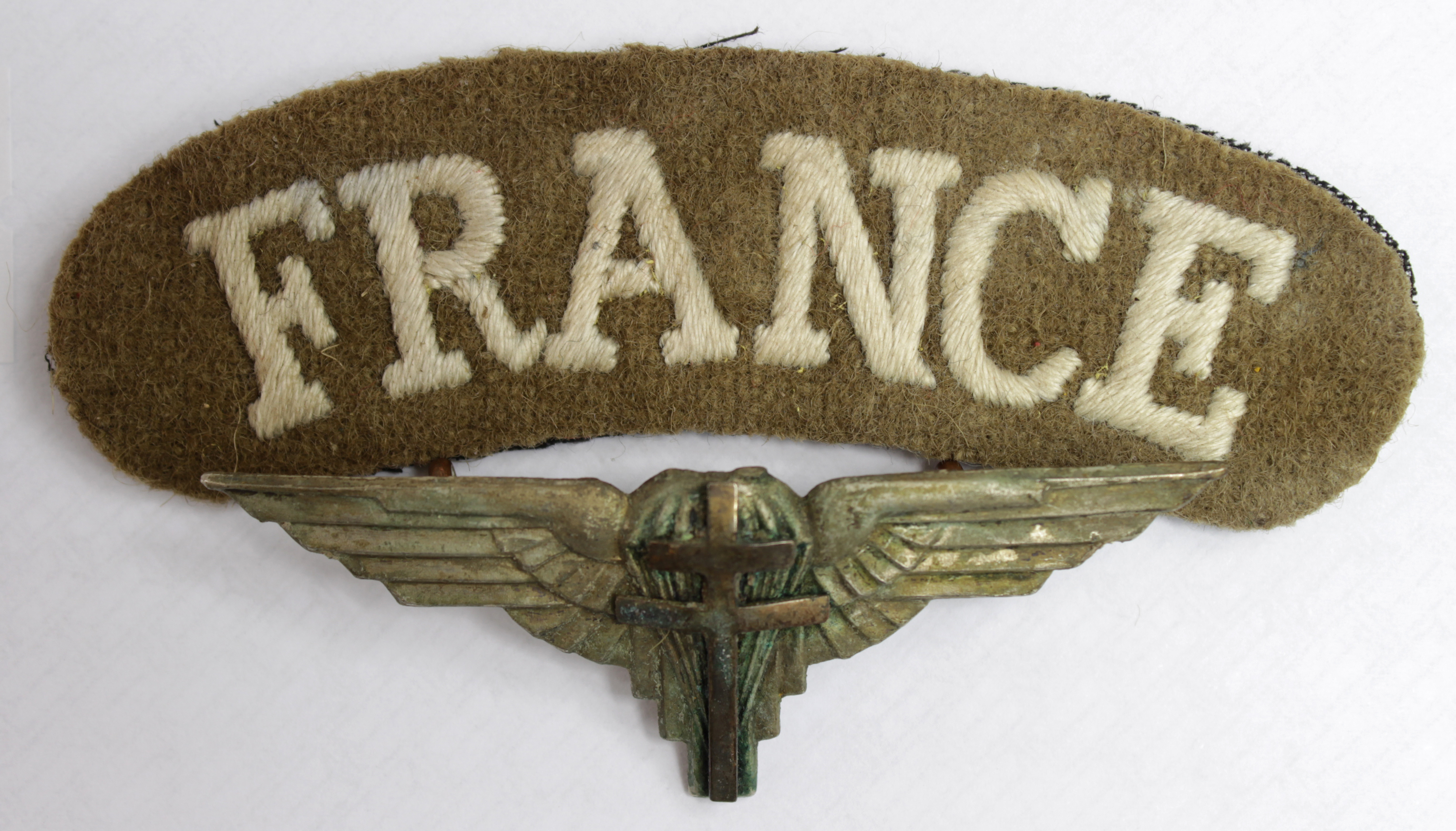 Badge a Free French Forces Parachute beret badge with Cross of Lorraine added to a British Para
