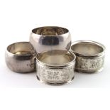 Two matching pairs of silver napkin rings (uninitialled). Hallmarked for Birmingham 1906 & 1943