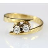 18ct gold diamond two stone ring of crossover design, approx. diamond weight 0.25ct total. Finger