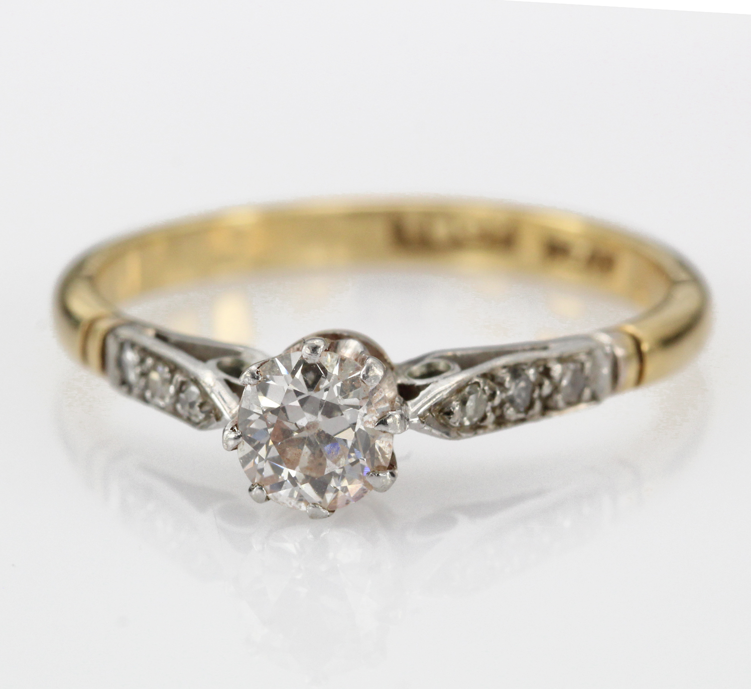 18ct Gold/Plat. Diamond Ring approx 0.50ct weight with Diamond chip shoulders size M weight 2.4g