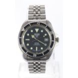 Gents Heuer 1000 quartz 200 metres Professional Divers watch, marked on the back "980.006L". In a "